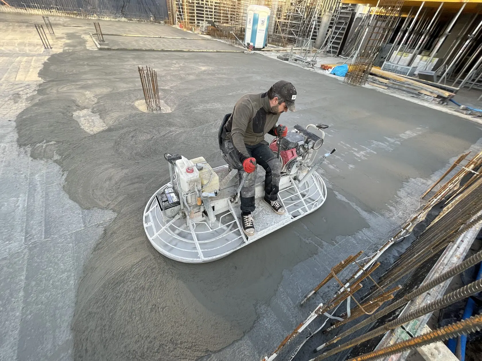 Industrial floor (concrete, resin)