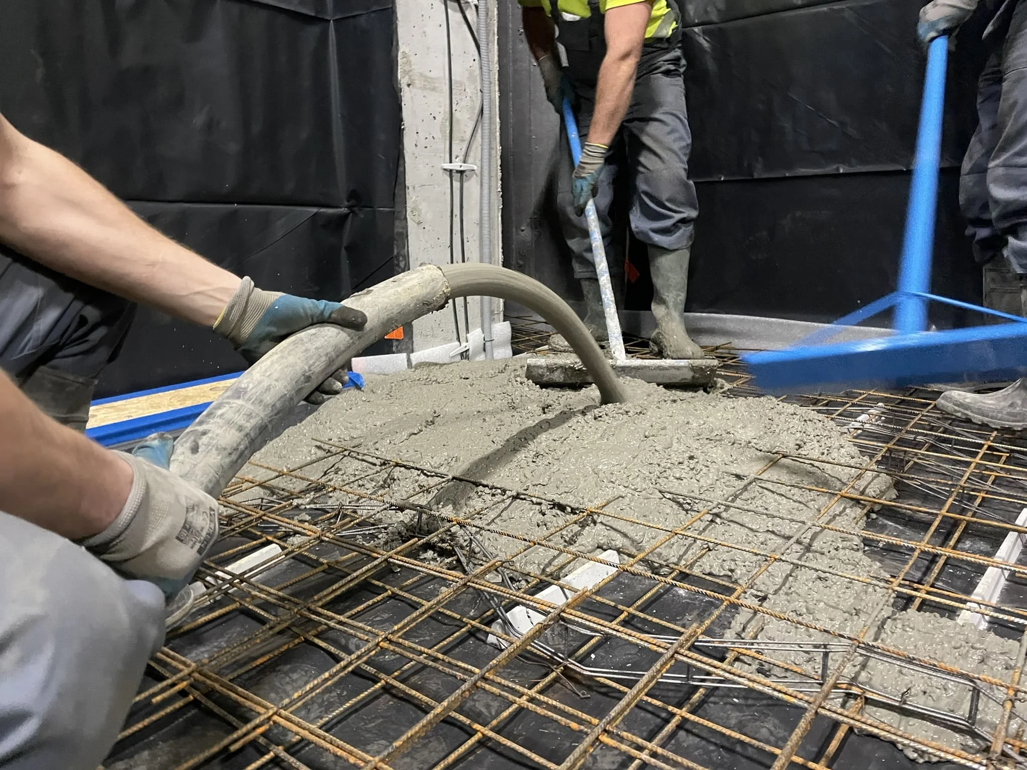 Sådan pumper du beton under vanskelige forhold, når en almindelig pumpe ikke kan bruges