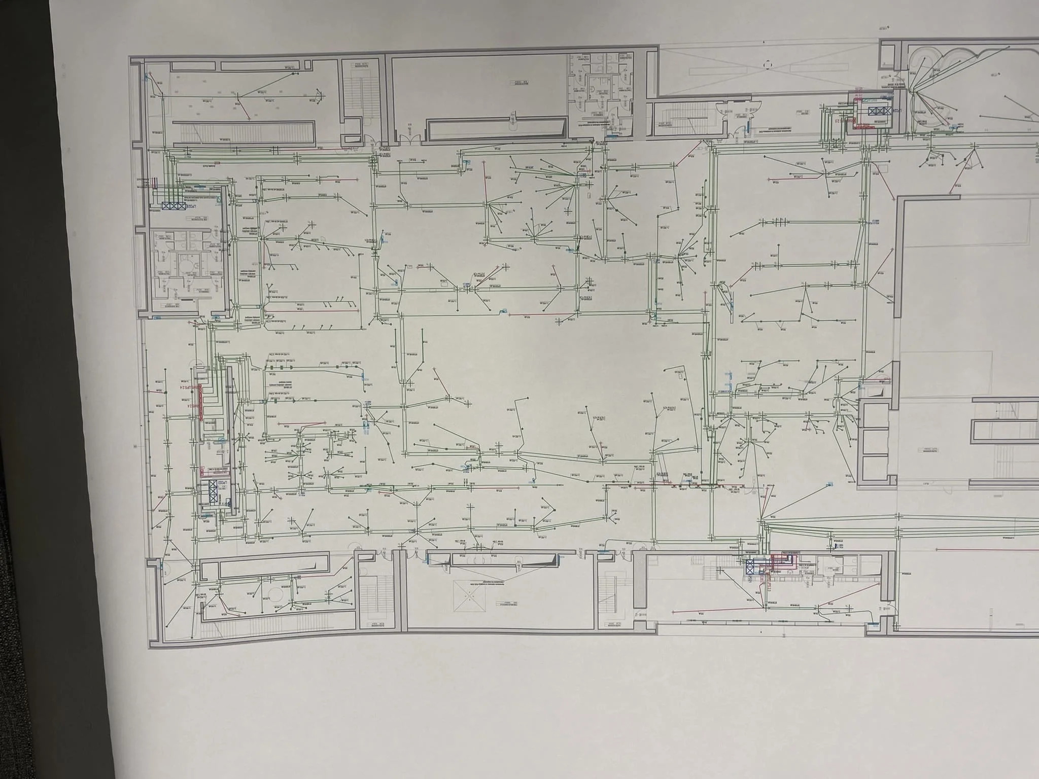 So erstellen Sie ein industrielles Betonbodendesign