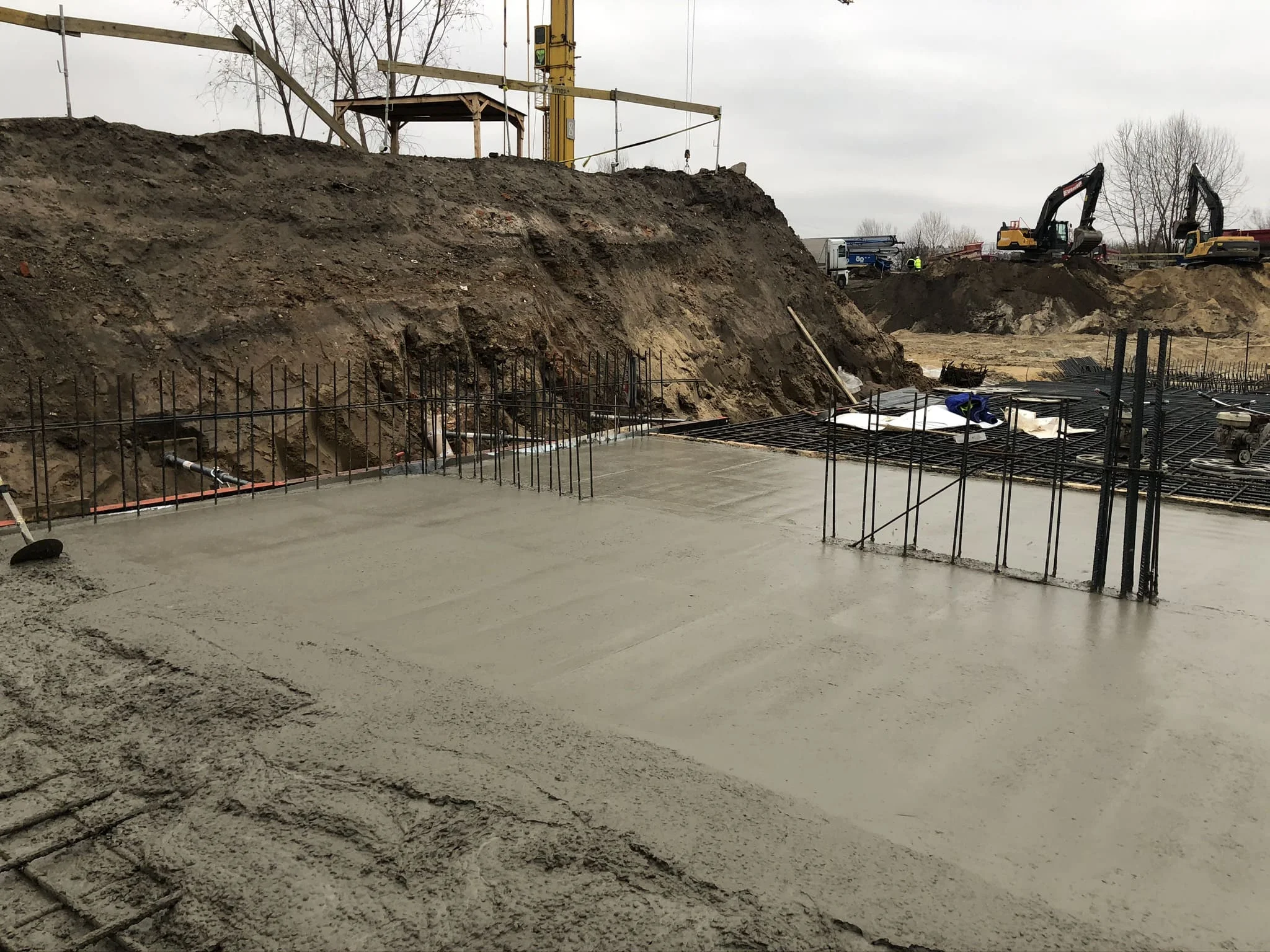 Jak zrobić posadzkę betonową?