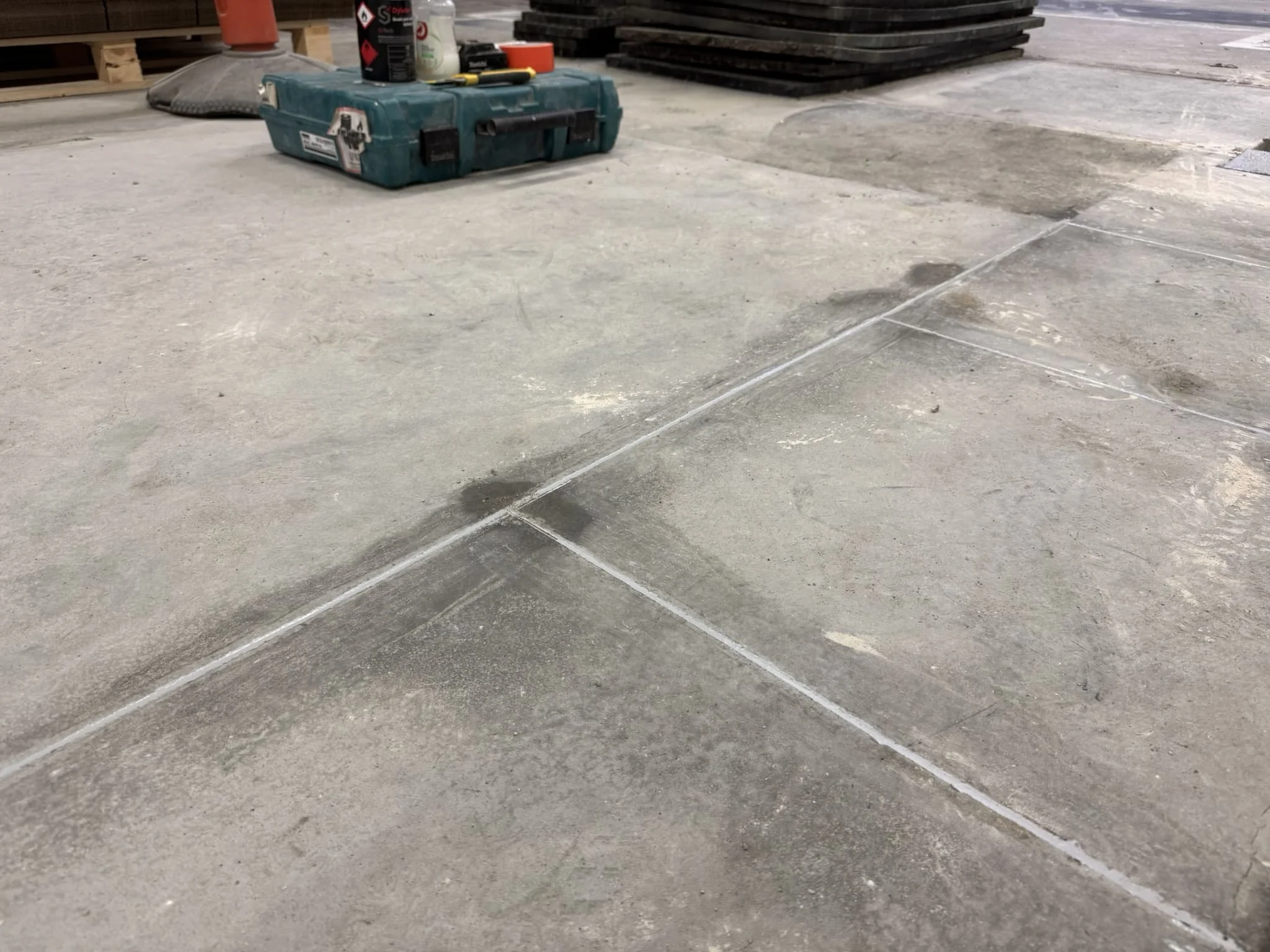 Czym jest dylatacja posadzek?